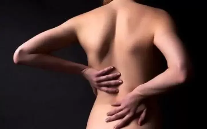 For osteochondrosis, you can rub your back with a traditional warming rub.